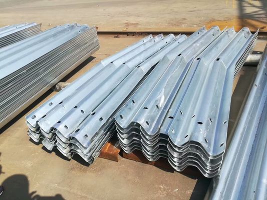 Rivestimento di zinco personalizzato W Beam Guardrail per la barriera di sicurezza stradale sulla Q235 Q345 Highway