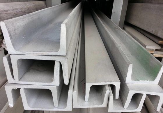 Galvanizzato a caldo U Spacer/Channel Spacer Highway Guardrail fabbricato in Cina