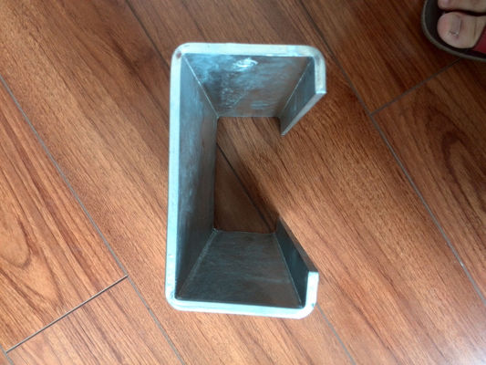 Galvanizzato a caldo U Spacer/Channel Spacer Highway Guardrail fabbricato in Cina
