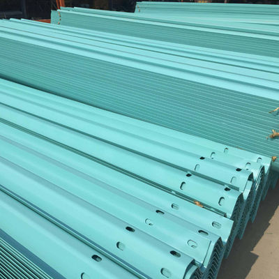Righe di protezione per autostrade W Beam Righe di protezione con rivestimento di zinco galvanizzato a caldo in colore personalizzato