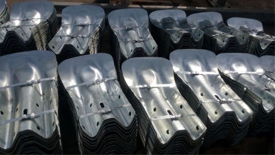 Guardia autostradale Corrimano di coda di pesce Terminale Fine ali per la sicurezza all'aperto e dimensioni personalizzate