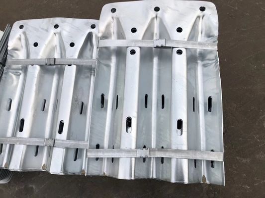 Sicurezza esterna Galvanizzata W Beam End/Thrie Beam End Terminal End per la grattaforma di protezione delle autostrade
