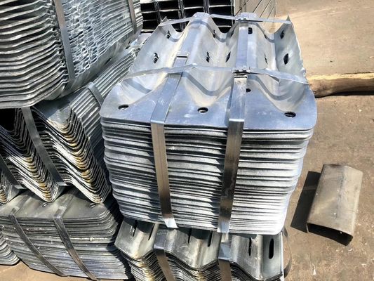 Sicurezza esterna Galvanizzata W Beam End/Thrie Beam End Terminal End per la grattaforma di protezione delle autostrade