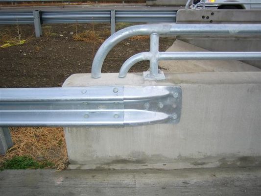 Sicurezza esterna Galvanizzata W Beam End/Thrie Beam End Terminal End per la grattaforma di protezione delle autostrade