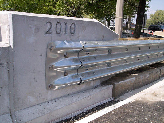 Per la sicurezza stradale, standard di misura W, corrimano di protezione con tecnologia laminata a freddo galvanizzata a caldo