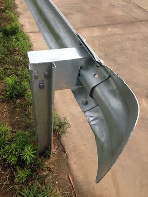 Polvere galvanizzata rivestita di corrimano di sicurezza per autostrade Fine ali per la costruzione dimensioni personalizzate