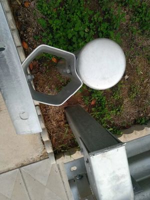 Sicurezza del traffico stradale Galvanizzato Metal Round Newel Post per Highway Guardrail Post