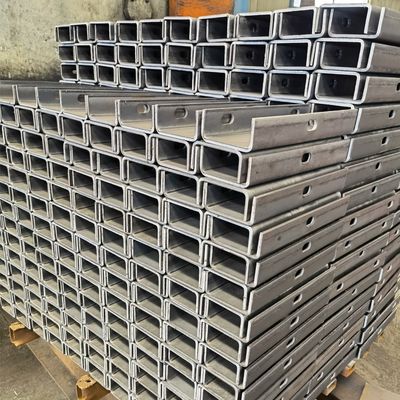 Posti di recinzione in acciaio di tipo U, certificati ISO anti-corrosione, per cornici di sicurezza per autostrade laminate a caldo