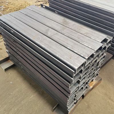 Posti di recinzione in acciaio di tipo U, certificati ISO anti-corrosione, per cornici di sicurezza per autostrade laminate a caldo