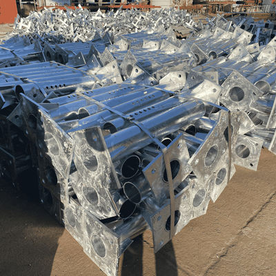 Punto di fianco della ringhiera stradale con materiale in acciaio inossidabile con standard