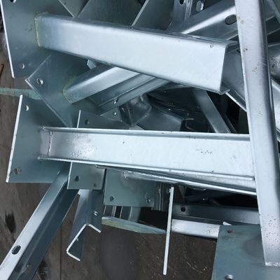 Post di recinzione in acciaio galvanizzato e rivestito in polvere di tipo U per cornici di protezione autostradale personalizzate