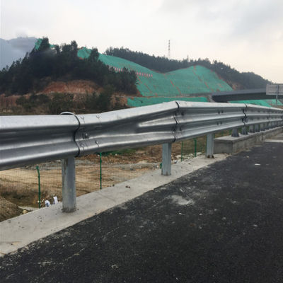 Sicurezza stradale galvanizzata a caldo 3 a 2 Due per essere tre corrimano per la vendita stradale