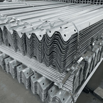 Barriera di sicurezza del traffico anti-corrosione W-Beam Steel Highway Guardrail per autostrade