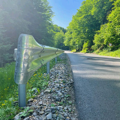 Sicurezza stradale Autostrada corrimano galvanizzato GS4 con barriera in acciaio ondulato