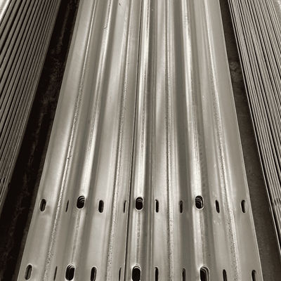 Q235B Q345B Barriera di sicurezza per autostrade in acciaio con tecnologia di laminatura a freddo galvanizzata a caldo