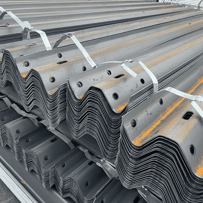 Tecnologia laminata a freddo galvanizzata a caldo En1317 N1 Zinc Steel Protective Highway Guardrail