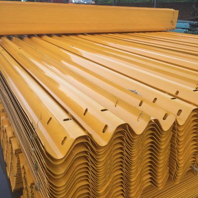 Corrimano di protezione per autostrade con posta per la protezione delle autostrade standard AASHTO M-180 personalizzato