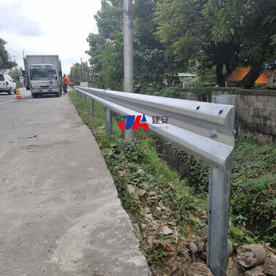 Righe di protezione per autostrade con tecnologia standard AASHTO M-180 e laminata a freddo galvanizzata a caldo