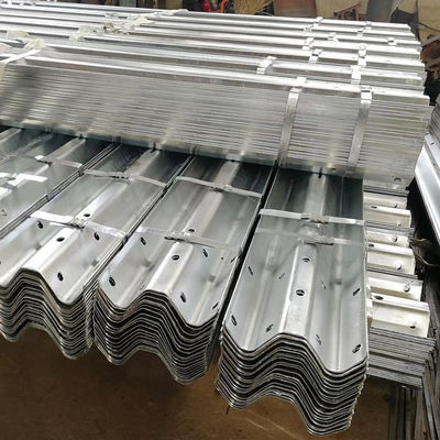 CE/BV/ISO 9001/ISO14001/ISO 18001 Posti di acciaio galvanizzato certificati per corrimano stradale