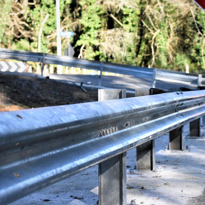 Q345 Acciai a strisce DIP galvanizzati a caldo 600G/M2 Acciaio Autostrada W Righe di protezione