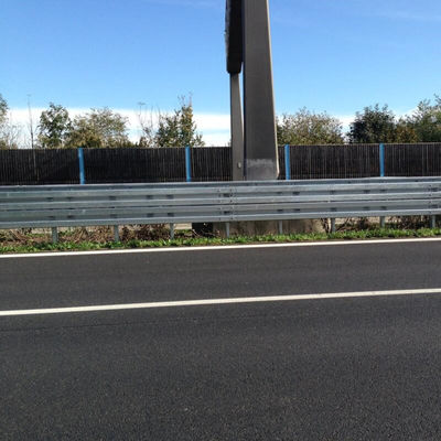 Galvanizzato a caldo laminato a freddo Lunghezza 4130 mm Fermato a sponda occidentale Autostrada Corrimano di protezione Traffico Barriera di incidente Standard AASHTO M-180