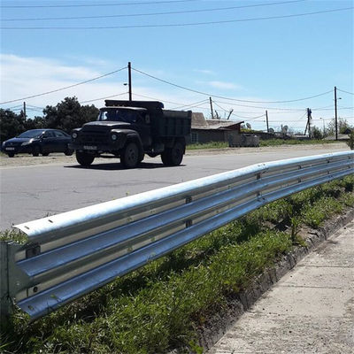 Tecnologia laminata a freddo galvanizzata a caldo S235jr S345jr Righe di protezione per autostrade in acciaio galvanizzato