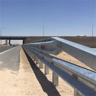 Barricata per autostrade in acciaio a tre onde con dimensioni personalizzate e tecnologia galvanizzata a caldo