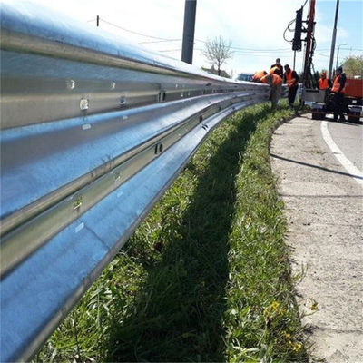 Righe di protezione per autostrade in acciaio W-Beam Galvanizzato con Q345 Strip Steels Materia prima