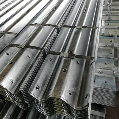 Barriera stradale rivestita di polvere Strada Thrie Beam Pareti di sicurezza Incidente stradale