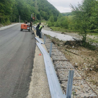 Recinzione stradale in acciaio galvanizzato standard europeo per la personalizzazione delle ringhiere per autostrade