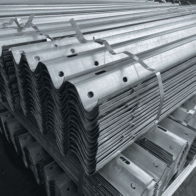 Standard AASHTO M-180 Safety Roadway Guardrail Traffic Barrier per la protezione delle autostrade