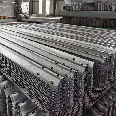 Barriera di sicurezza stradale W Beam Guardrail con standard AASHTO M-180 e rivestimento in zinco