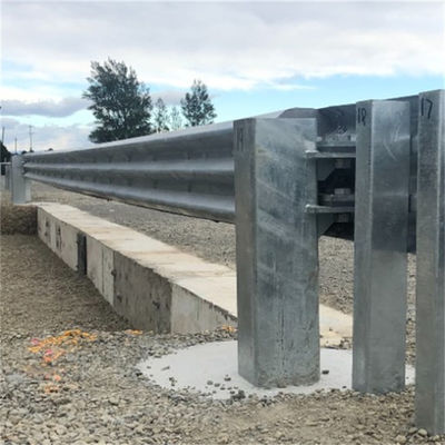 Barriera di sicurezza stradale W Beam Guardrail con standard AASHTO M-180 e rivestimento in zinco