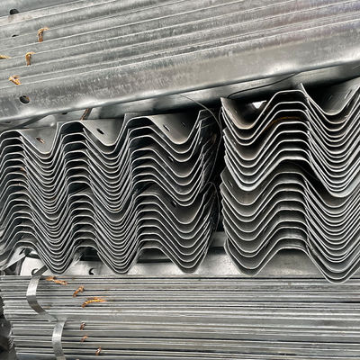 2.7mm/3.0mm Spessore Acciaio Galvanizzato W Beam Guardrail per la sicurezza stradale Q235 Q345