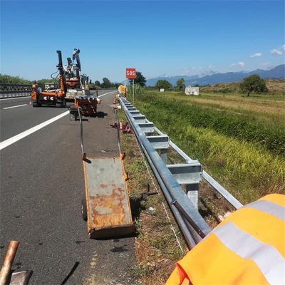 Righe di protezione per autostrade con materiale Q235 Q345 e finitura rivestita in polvere galvanizzata