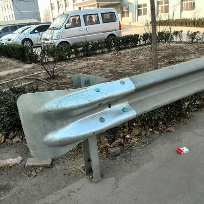 Anti-corrosione Metal Fishtail Bullnose Anchor Buffer Bridge Terminal End Thrie Beam Road Barrier