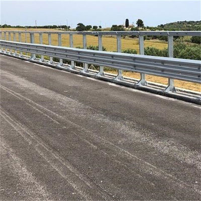 Barricata galvanizzata W-Beam con tecnologia di laminatura a caldo e a freddo
