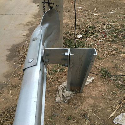Alta Durabilità Tracciato ondulato in metallo Corrimano per autostrade C Post per una resistenza superiore